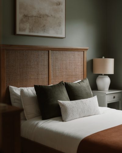 A cozy bedroom with a neatly made bed.